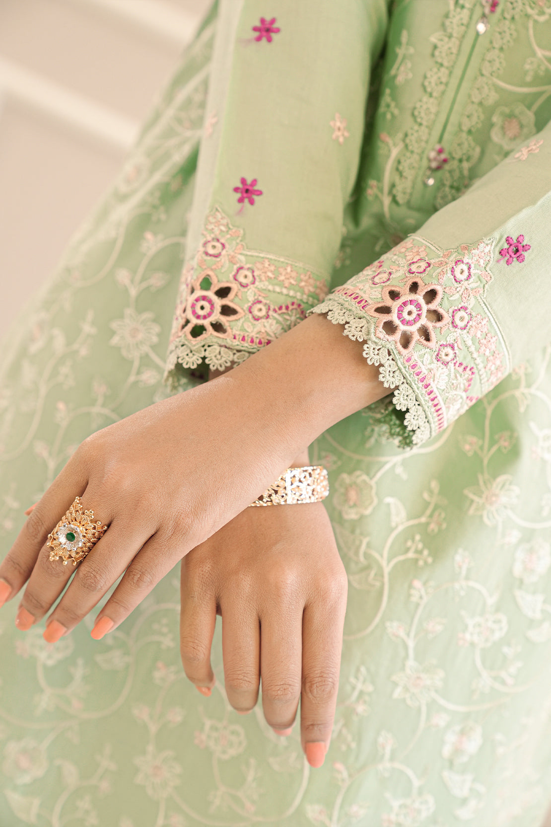 Unstitched Embroidered Cambric 3 Piece With Chiffon Dupatta